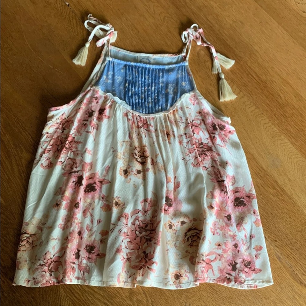 NWT High neck tassel tie floral tank top
